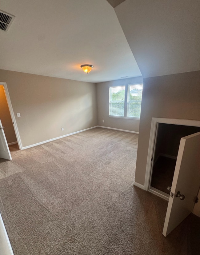 Building Photo - Spacious 5-Bedroom Home in Mooresville wit...