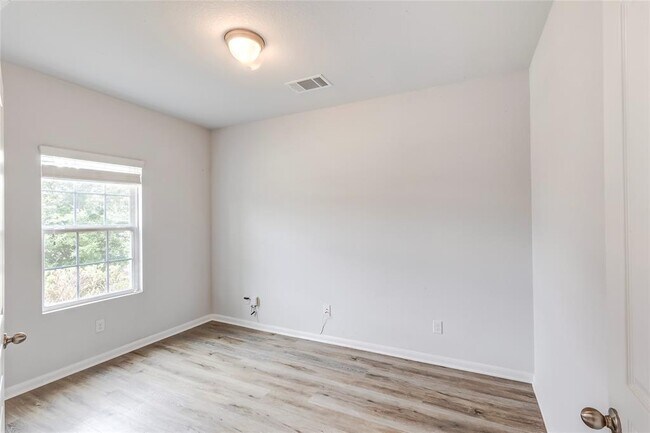 Building Photo - 17005 Lathrop Ave