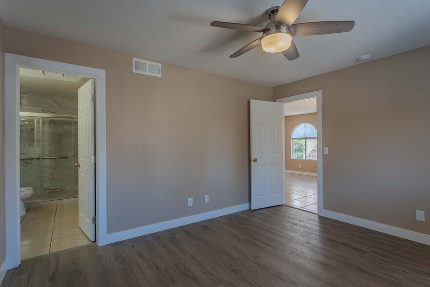 Building Photo - 7570 W Flamingo Rd