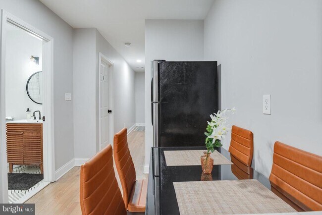 Building Photo - 1255 Raum St NE