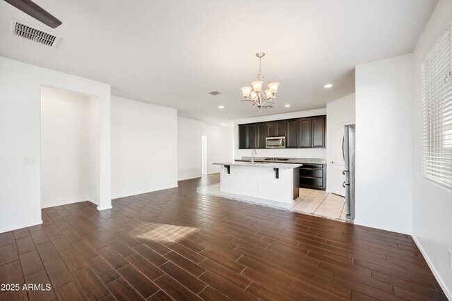 Building Photo - 2814 W Apollo Rd