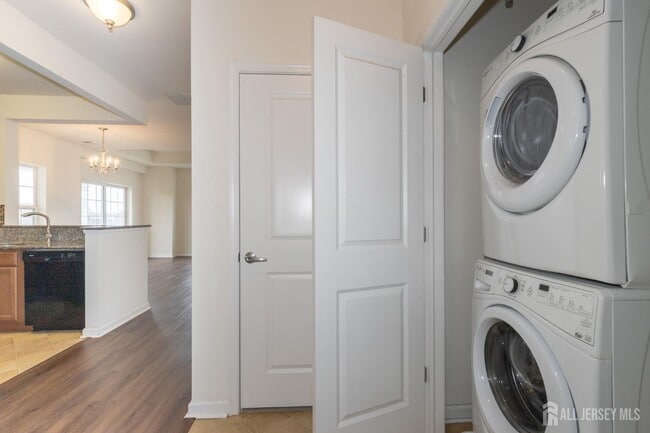 Building Photo - 541 E Celebration Way