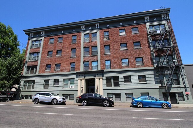 Building Photo - Charming Vintage Studio in NW Portland near Couch Park and PGE Park