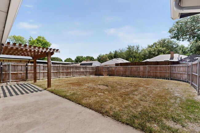 Building Photo - 3510 Amber Ave