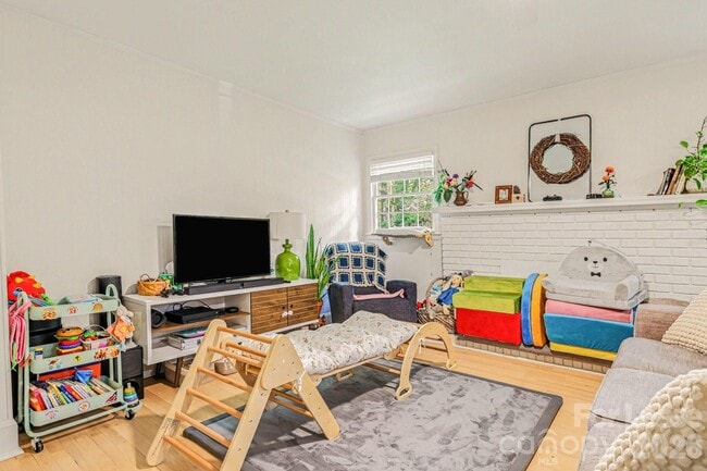 Building Photo - 2120 Rocky Knoll Dr