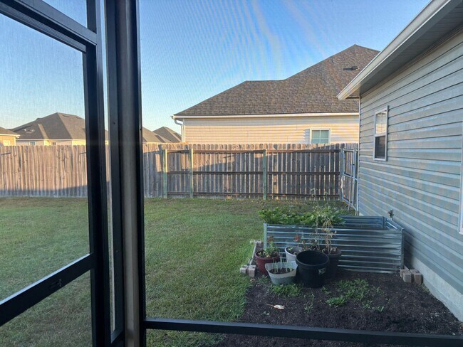 Building Photo - Home in Knights Landing