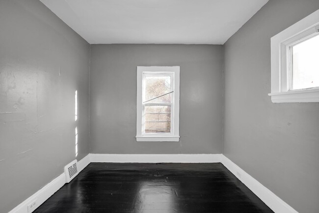 Building Photo - 3598 E 143rd St