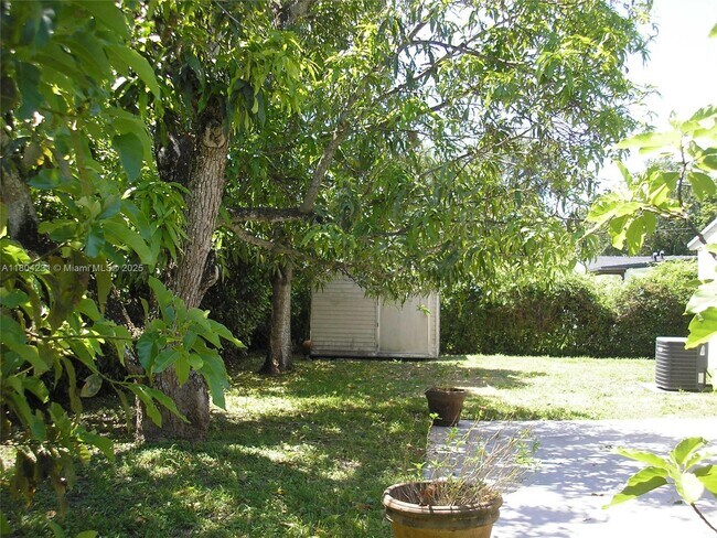 Building Photo - 11111 SW 78th Ct