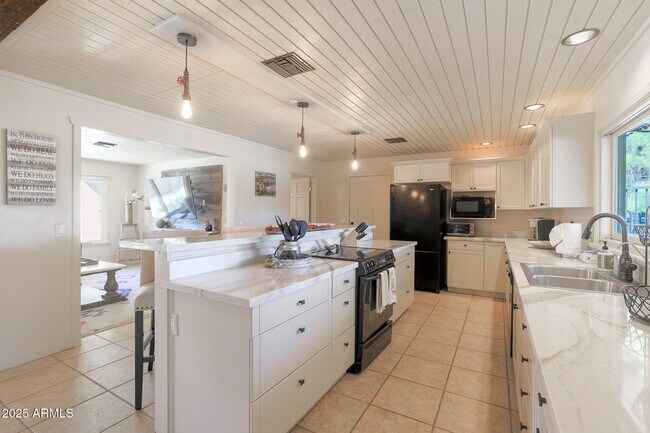 Building Photo - 10825 N 85th Pl