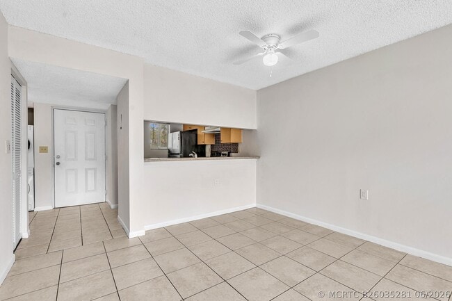 Building Photo - 1020 Lake Victoria Dr