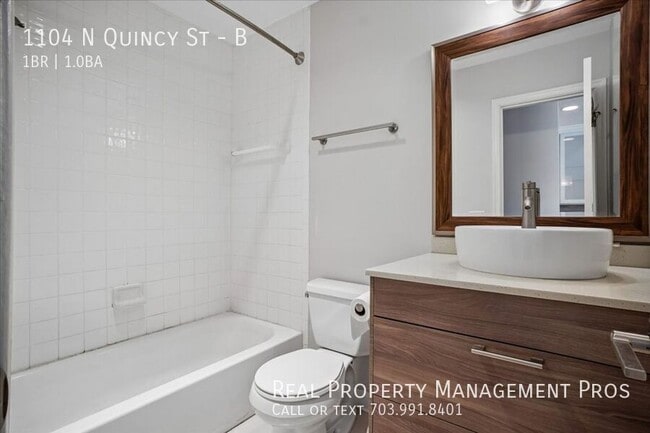 Building Photo - 1104 N Quincy St