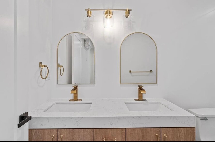 Building Photo - 6319 Camellia Ave