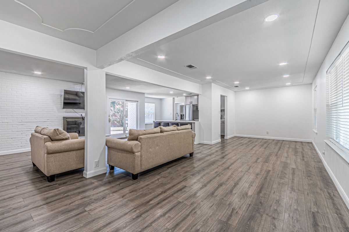 Building Photo - 1805 W Cedar Elm Dr