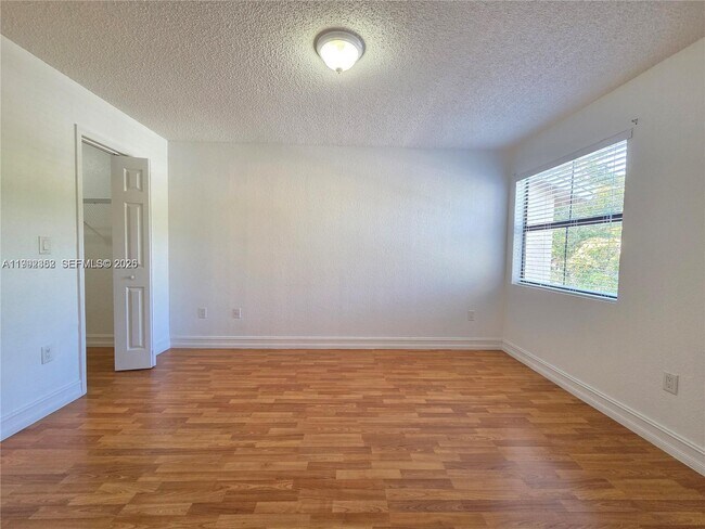 Building Photo - 15650 SW 105th Ln