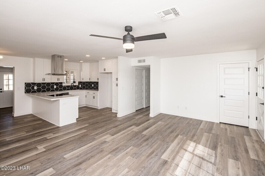 Building Photo - 3705 Challenger Dr