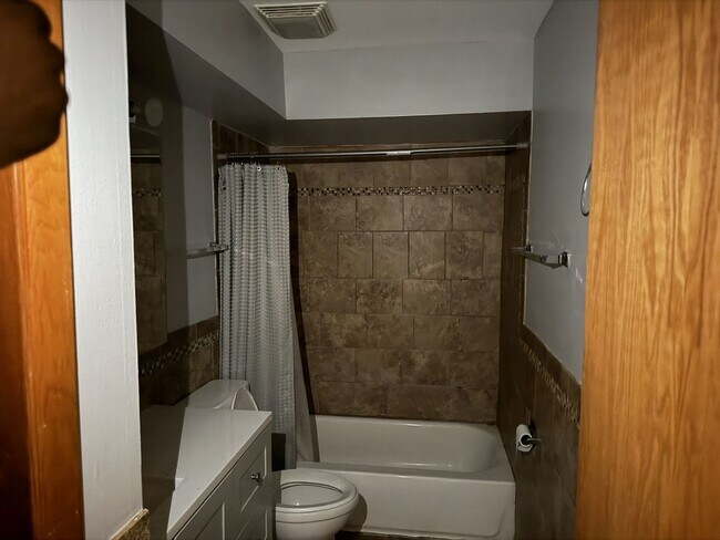 Building Photo - 18019 Ravisloe Terrace