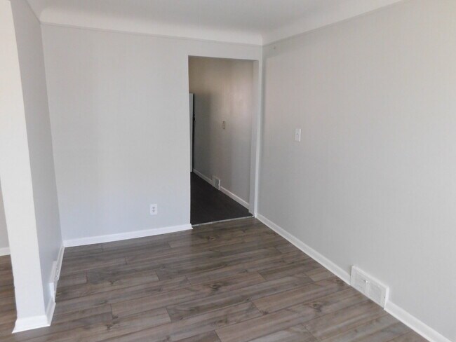 Building Photo - Private Entry Duplex near Lake St Clair