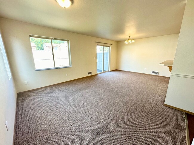 Building Photo - 2107 Yellowstone St