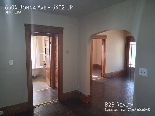 Building Photo - 6604 Bonna Ave