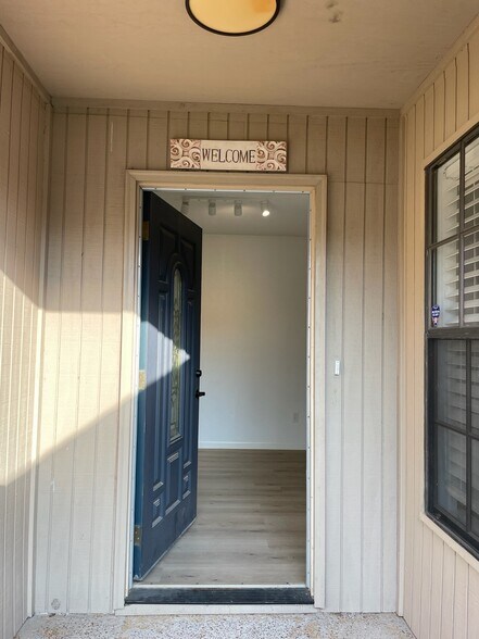 Building Photo - 2201 Pin Oak Rd