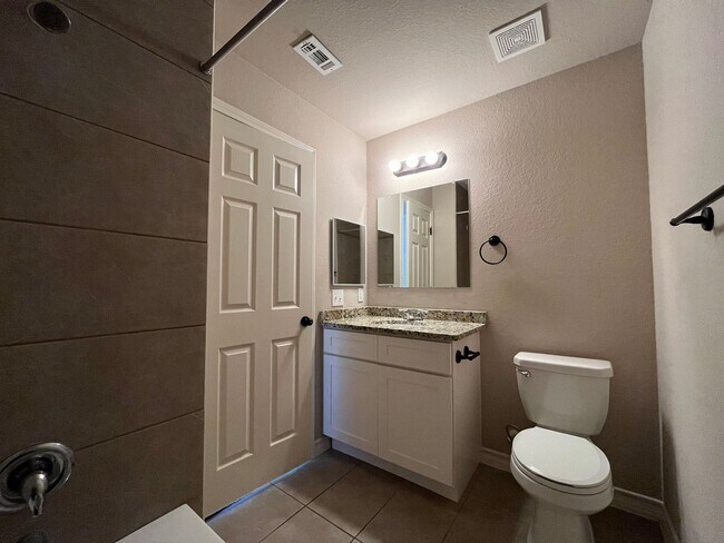 Building Photo - Town home for rent