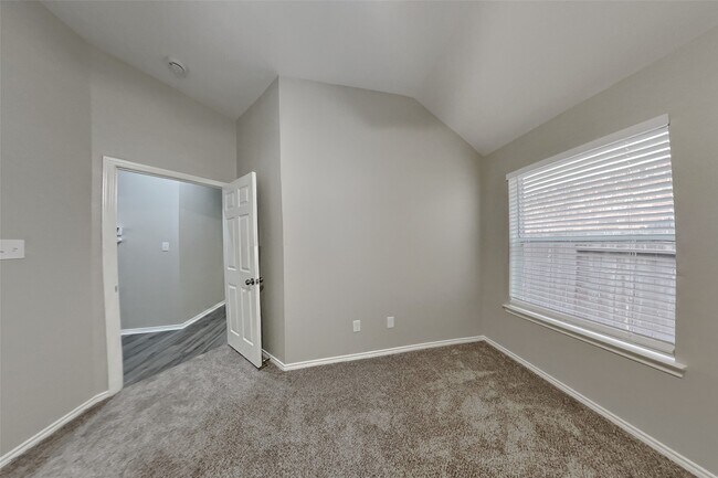 Building Photo - 25810 Palmdale Estate Dr