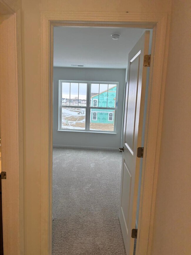 Building Photo - 450 Hathaway Ln