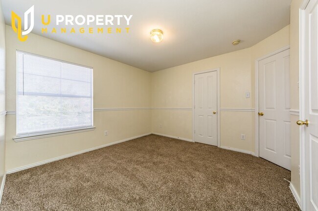 Building Photo - 6 Bedrooms, 3 garage space house. US75 & A...