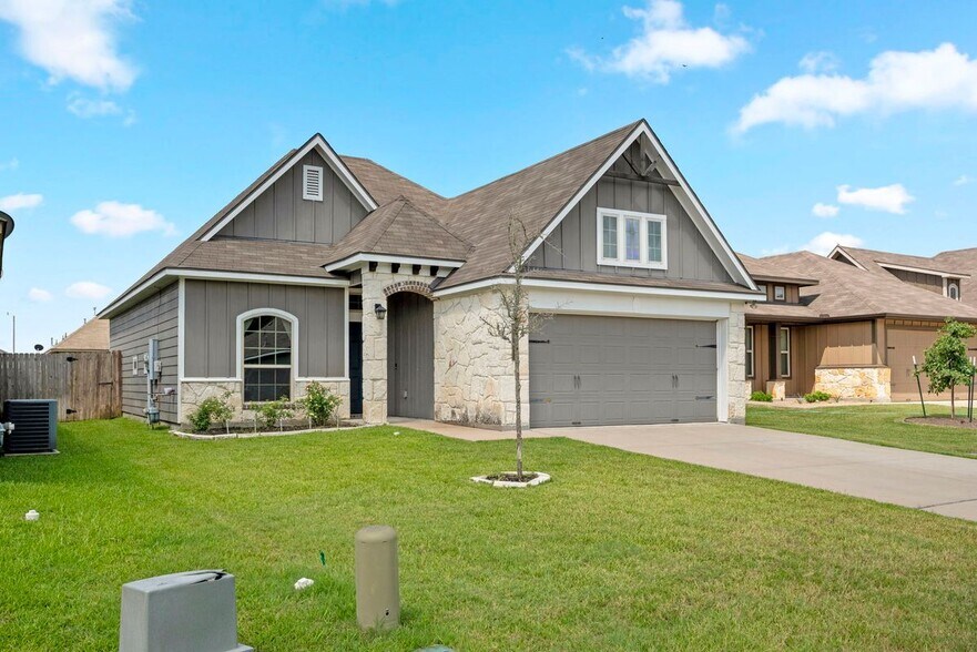 Building Photo - 2131 Naples Wy