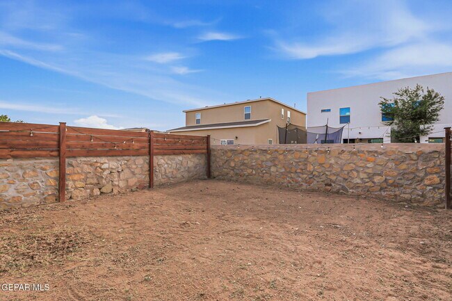 Building Photo - 717 HC Gilbert Minjares Dr