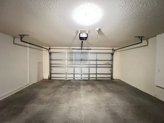 Building Photo - 4BD/2BA Modern Comfort Meets Suburban Serenity in Ocala! WASHER & DRYER INCLUDED! FULLY FENCED HOME!