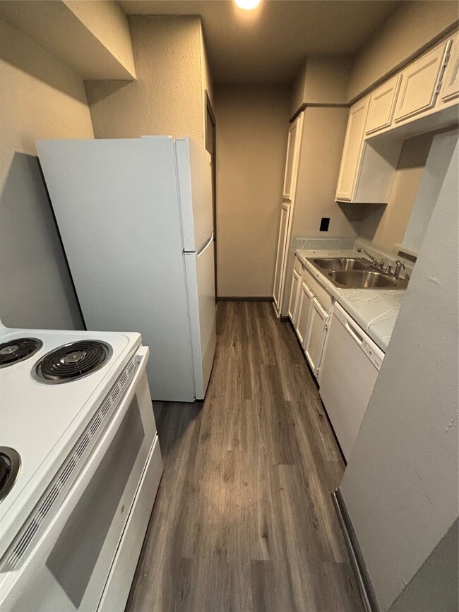 Building Photo - 8299 Cambridge St