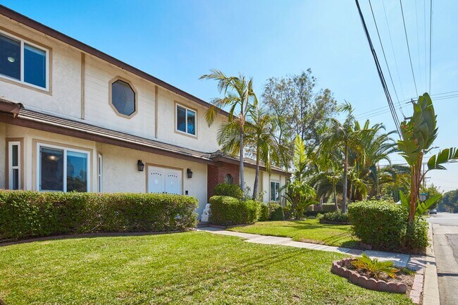 Building Photo - 1430 Lovell Ave