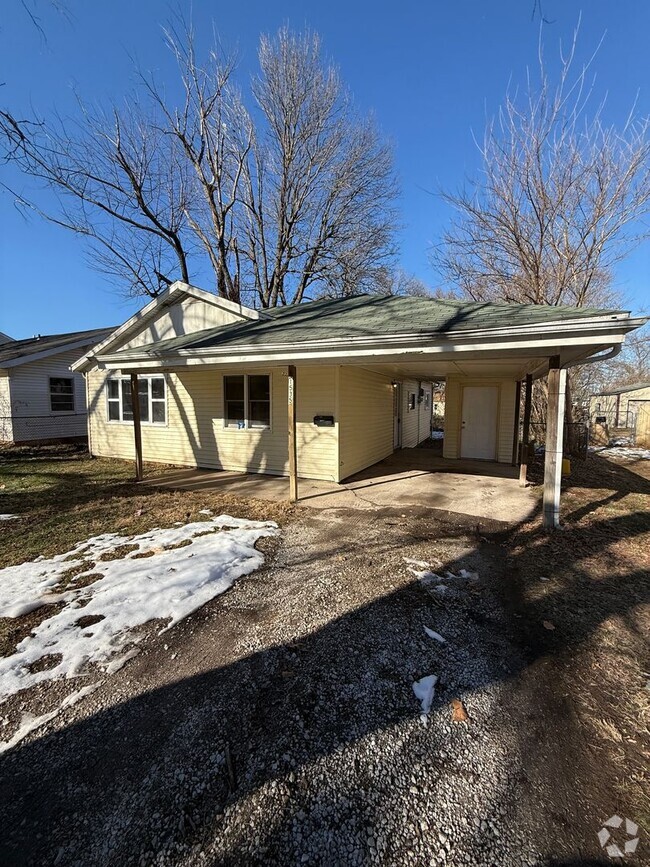 Building Photo - 3 bedroom/1 bathroom