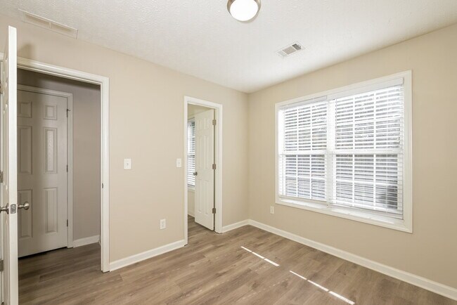 Building Photo - 2152 Glen Hope Ln