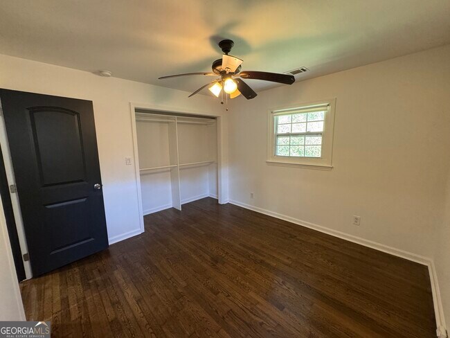 Building Photo - 995 Fleetwood Cir SW