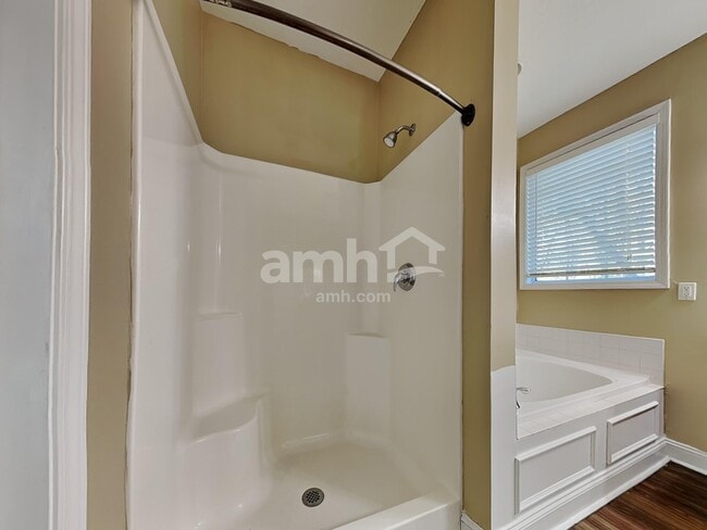 Building Photo - 10900 Parkgate Ln