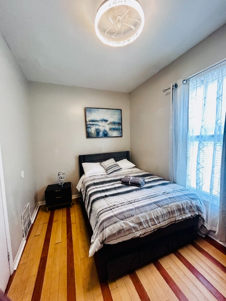 Building Photo - 7353 S Kenwood Ave