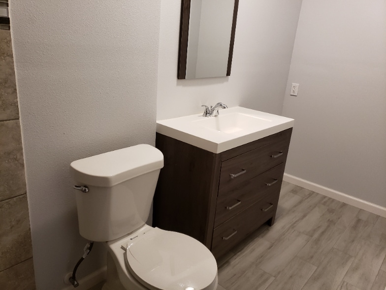 Building Photo - 7576 Windsor Oaks