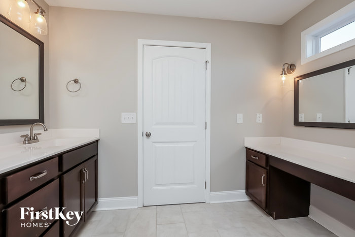 Building Photo - 1104 Eagle's View Dr