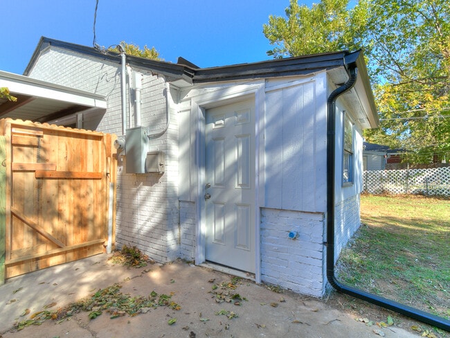 Building Photo - 220 E Jacobs Dr