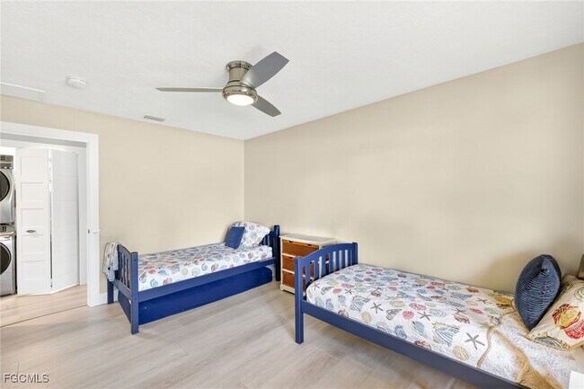 Building Photo - 611 SW 57th St