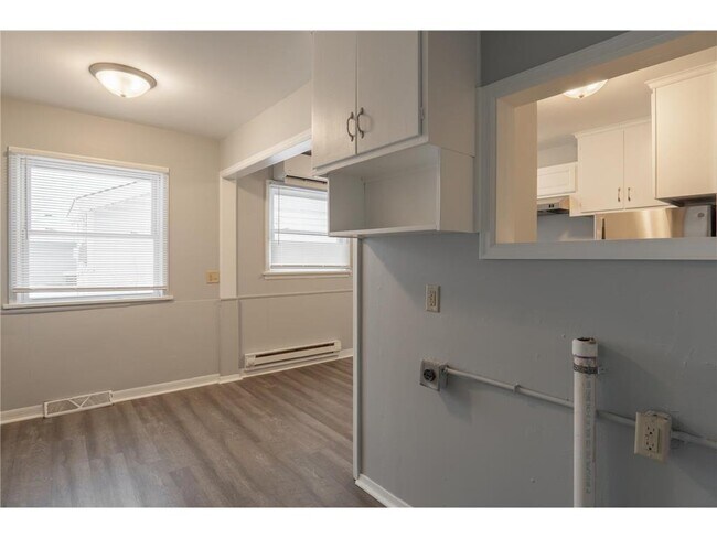 Building Photo - 5048 N Girard Ave