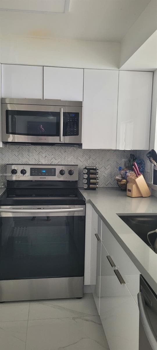 Building Photo - 860 NW 92nd Ave