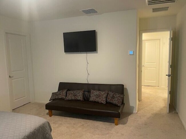 Building Photo - Spacious New four bedroom home