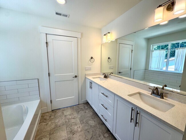 Building Photo - Private Palmer Lake Home w/ 3 Bedrooms, Of...