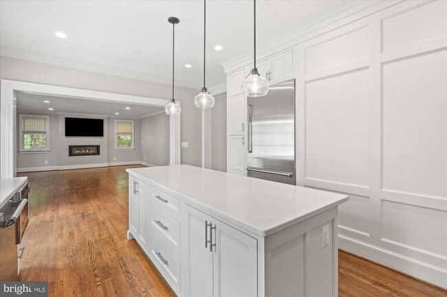 Building Photo - 4905 Dorset Ave