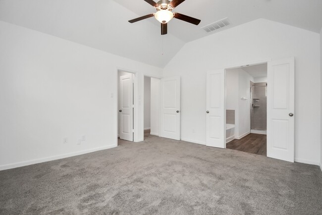 Building Photo - 15822 Kinlough Dr