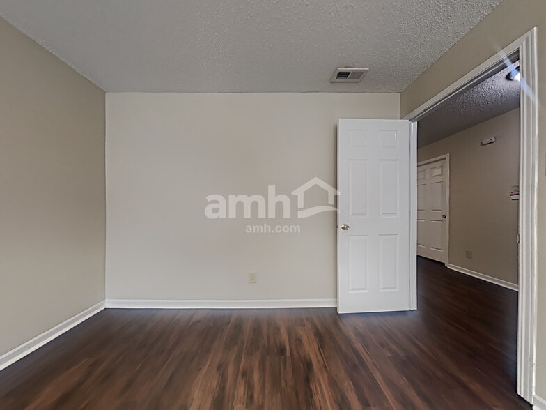 Building Photo - 2957 Seasons Dr