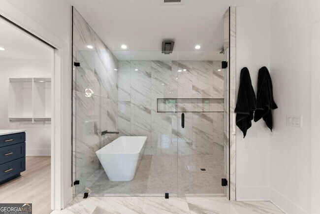 Building Photo - 151 S Pointe Dr